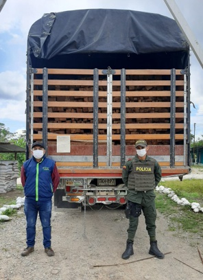 CRC y Policía decomisan madera ilegal en Piamonte
