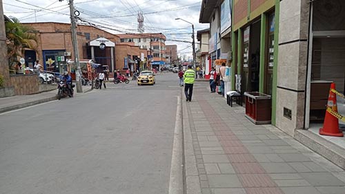 Con pedagogía y control la Secretaría de Tránsito realiza despeje vial en el sector de colchonerías