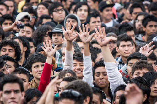 ¿EXISTE UNA OPCIÓN DE CENTRO POLÍTICO EN COLOMBIA? ¿EXISTE UNA OPCIÓN DE CENTRO POLÍTICO EN COLOMBIA?