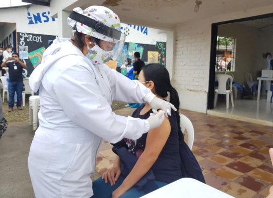 Más de 80 niños, niñas y adultos mayores fueron vacunados en Julumito - Popayán Más de 80 niños, niñas y adultos mayores fueron vacunados en Julumito - Popayán