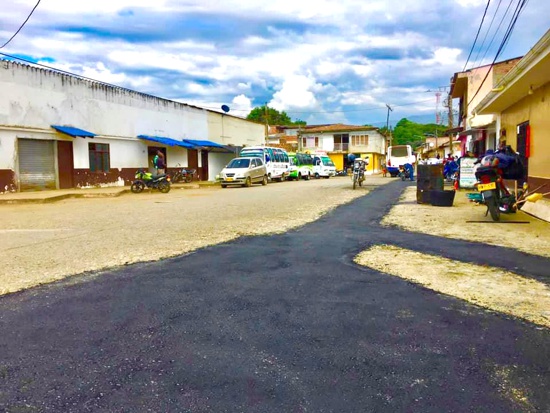 Reparcheo de vías para un “Caloto Cada Vez Mejor” Reparcheo de vías para un “Caloto Cada Vez Mejor”