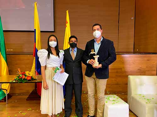 CRC OTORGÓ EL COLIBRÍ DORADO EN LA CATEGORIA EMPRESARIAL A LA COMPAÑÍA ENERGÉTICA DE OCCIDENTE CRC OTORGÓ EL COLIBRÍ DORADO EN LA CATEGORIA EMPRESARIAL A LA COMPAÑÍA ENERGÉTICA DE OCCIDENTE