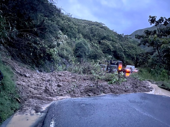 Derrumbe bloquea paso por la vía Panamericana al sur del Cauca Derrumbe bloquea paso por la vía Panamericana al sur del Cauca