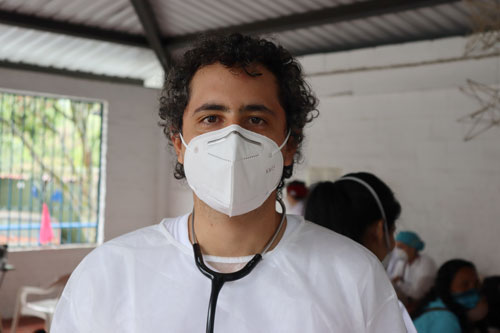 Estudiantes de Medicina brindan atención en salud a comunidad en Pance