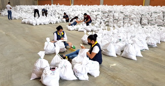Entrega de 1200 kits de ayudas humanitarias en el Cauca Entrega de 1200 kits de ayudas humanitarias en el Cauca
