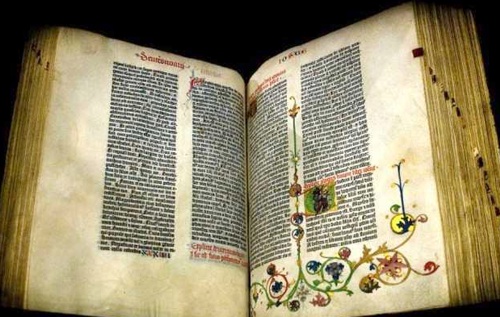 566 años de la primera Biblia - La Biblia de Gutemberg 566 años de la primera Biblia - La Biblia de Gutemberg