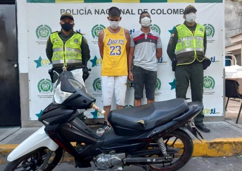 Cárcel para dos hombres que habrían asaltado a un taxista en Cali Cárcel para dos hombres que habrían asaltado a un taxista en Cali
