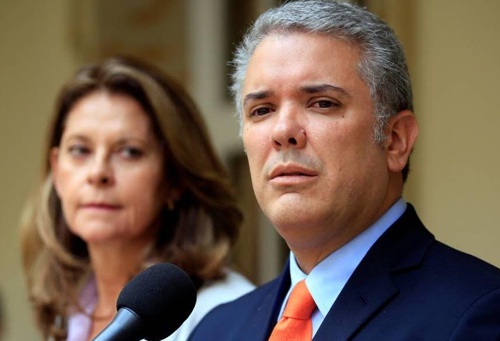 El presidente Duque le está haciendo competencia al culebrero de Vijes El presidente Duque le está haciendo competencia al culebrero de Vijes