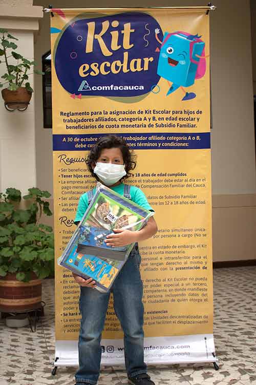 Comfacauca continúa con la entrega de kits escolares