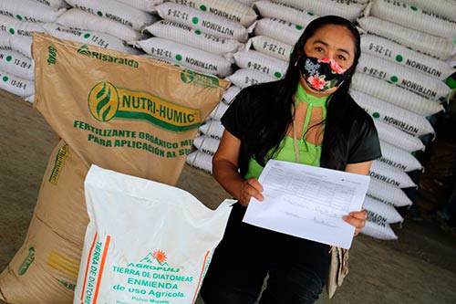 Administración Municipal entregó insumos a productores paneleros para mejorar sus cultivos