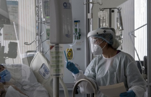 3.716 nuevos contagios y 125 muertes más