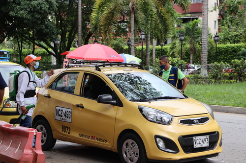 Jornada de desinfección de vehículos y pruebas covid para taxistas en Cali