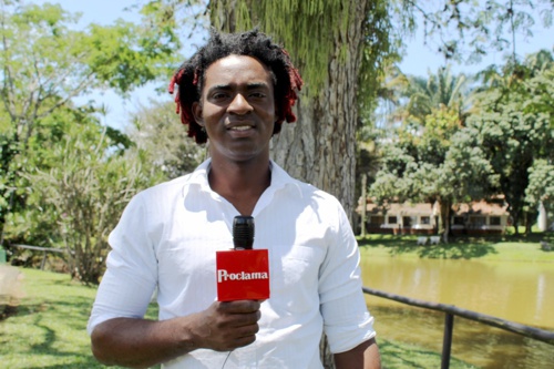 Kike Riascos, músico de Herencia de Timbiquí. Kike Riascos, músico de Herencia de Timbiquí.