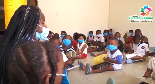 La Maleta Viajera fomenta la lectura en los niños de Puerto Tejada La Maleta Viajera fomenta la lectura en los niños de Puerto Tejada