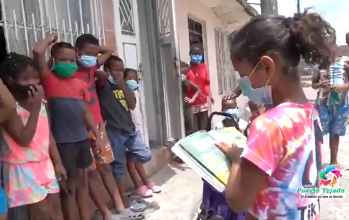 La Maleta Viajera fomenta la lectura en los niños de Puerto Tejada La Maleta Viajera fomenta la lectura en los niños de Puerto Tejada