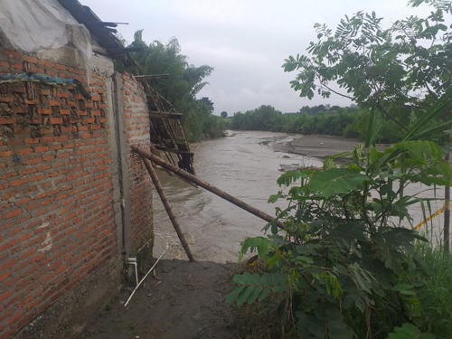 Padillenses en riesgo por socavamiento del río La Paila