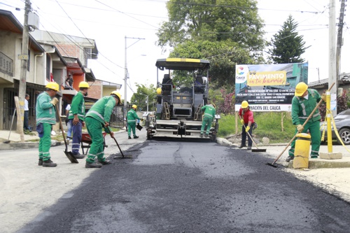 “Pavimento en tu Barrio” seleccionado como la iniciativa más importante. “Pavimento en tu Barrio” seleccionado como la iniciativa más importante.