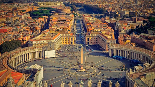 Rebajan sueldos en Vaticano por COVID-19