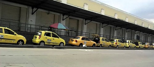 Taxistas y tenderos tienen más probabilidad de contagiarse y contagiar