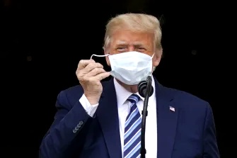 Trump invita a vacunarse contra Covid-19