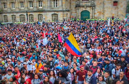 Un nuevo momento político en Colombia Un nuevo momento político en Colombia