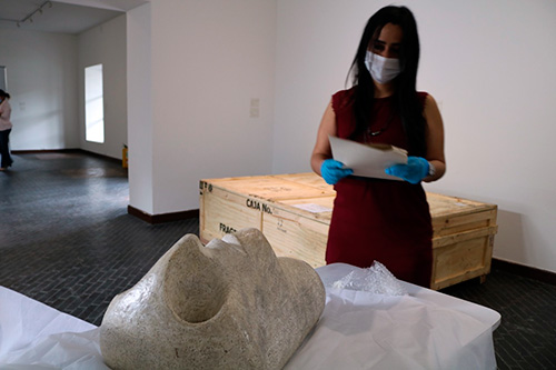 Arribaron las obras del maestro Negret luego de exitosa exhibición en Bogotá Arribaron las obras del maestro Negret luego de exitosa exhibición en Bogotá