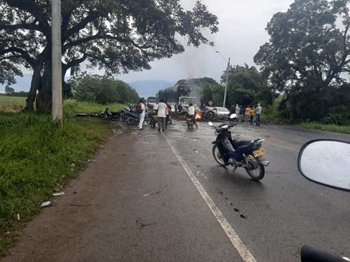 En Puerto Tejada se mantienen las vías bloqueadas En Puerto Tejada se mantienen las vías bloqueadas