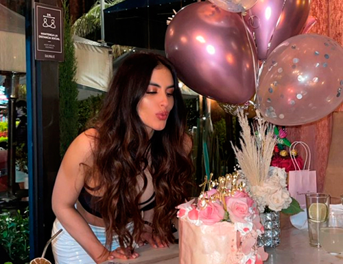 Flores y globos para Jessica Cediel
