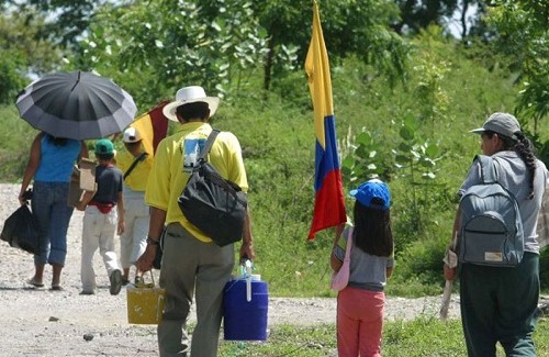 LA VIOLENCIA OBLIGA UNA PARADA EN EL CAMINO LA VIOLENCIA OBLIGA UNA PARADA EN EL CAMINO