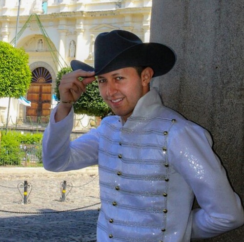 SEBASTIÁN CAMPOS SIN SOMBRERO SEBASTIÁN CAMPOS SIN SOMBRERO