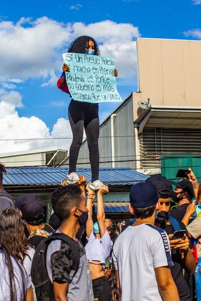 Santander de Quilichao protesta pacíficamente a pesar de la presión policial