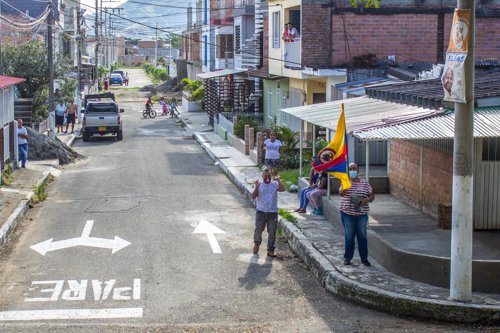 Santander de Quilichao protesta pacíficamente a pesar de la presión policial