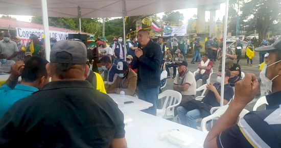 A través del diálogo, alcalde de Buenos Aires y comunidades participan en la búsqueda de soluciones al paro nacional.