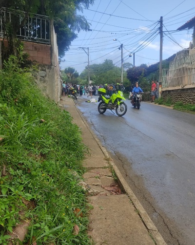 Asesinan a dos policías y un civil en Santander de Quilichao Asesinan a dos policías y un civil en Santander de Quilichao