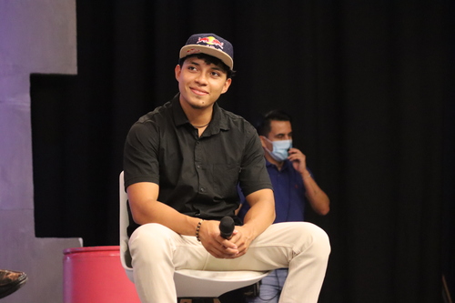 Financiación educativa del 100% para VallesT, joven ícono del freestyle