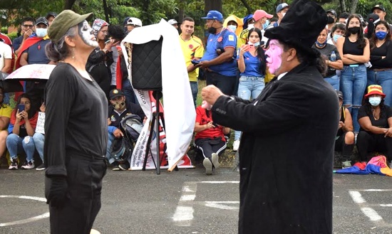 “La Cerdada”: teatro social en el Paro Nacional “La Cerdada”: teatro social en el Paro Nacional