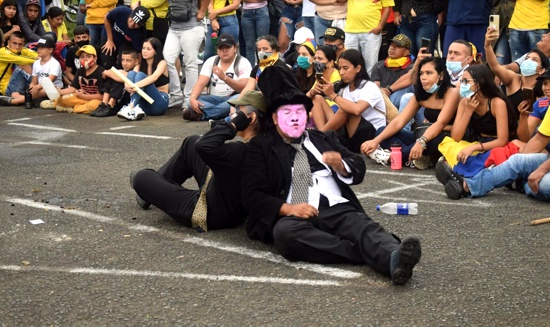 “La Cerdada”: teatro social en el Paro Nacional “La Cerdada”: teatro social en el Paro Nacional