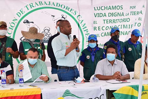 27 de mayo de 2021 - Junto a 25 Alcaldes Municipales, el Gobernador del Cauca Elías Larrahondo Carabalí realizó una mesa de diálogo con las organizaciones campesinas, indígenas, sin techo y estudiantes quienes hacen presencia en el punto de El Cairo, Cajibío. 27 de mayo de 2021 - Junto a 25 Alcaldes Municipales, el Gobernador del Cauca Elías Larrahondo Carabalí realizó una mesa de diálogo con las organizaciones campesinas, indígenas, sin techo y estudiantes quienes hacen presencia en el punto de El Cairo, Cajibío.