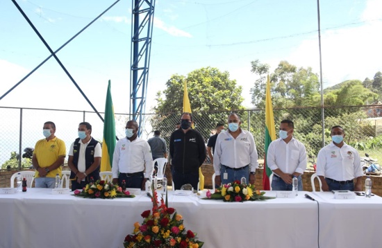 Inicia pavimentación de un tramo de la vía Balboa-Argelia Inicia pavimentación de un tramo de la vía Balboa-Argelia