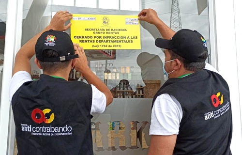 Cierran establecimiento por comercialización de licor de contrabando