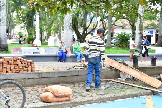 Parque principal de Quilichao fue revestido de plantas y flores Parque principal de Quilichao fue revestido de plantas y flores