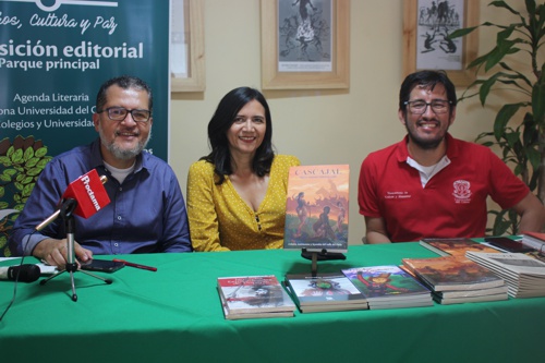 M. A. Valencia Calle, María Victoria Villamil y Elkin Burbano, gestor cultural.