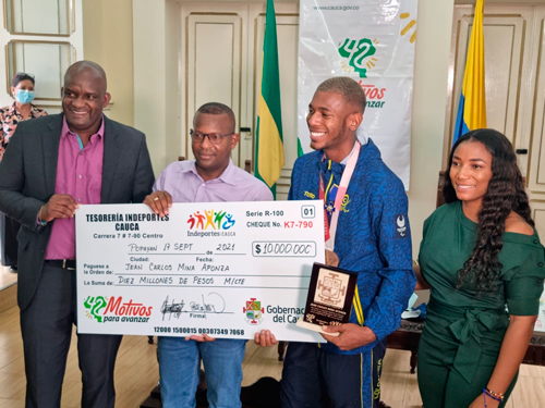 Reconocimiento al medallista paralímpico Jean Carlos Mina