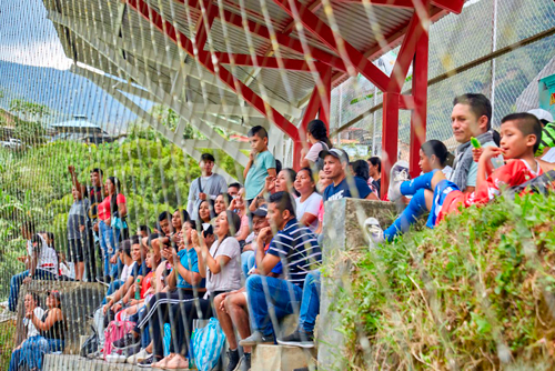 Así se vive el I Festival de Fútbol en Argel