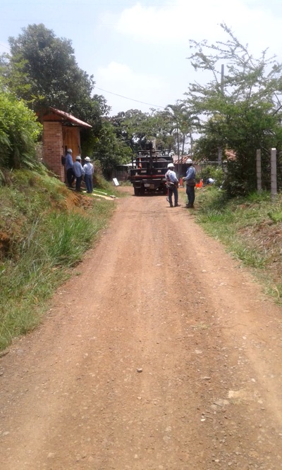 CEO continúa mejorando la calidad de vida de sus usuarios - Cambio de postes vereda Villa Colombia - Santander de Quilichao