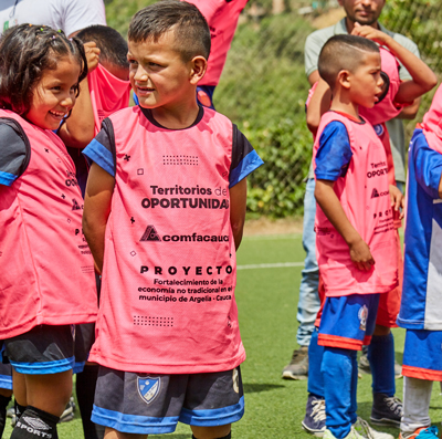 Familias de Argelia disfrutaron del Festival de Fútbol