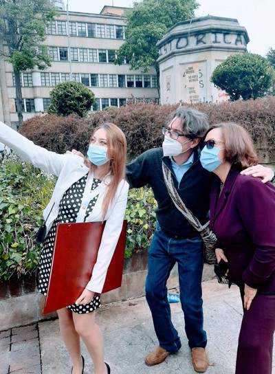 LA DEMOCRACIA ESTÁ AMENAZADA POR LA MENTIRA