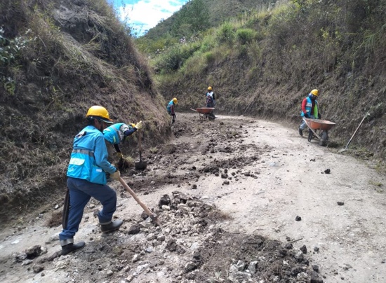 “Caminos de Oportunidades”, sigue mejorando las vías rurales del territorio caucano. “Caminos de Oportunidades”, sigue mejorando las vías rurales del territorio caucano.
