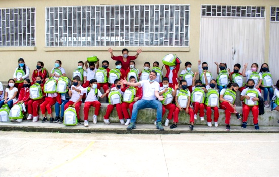 1300 niños y niñas beneficiados con la entrega de kits escolares