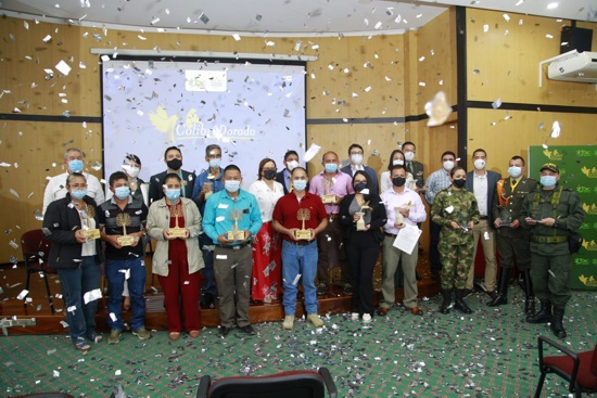 CRC y ANDI premiaron los mejores proyectos ambientales en la quinta versión del Galardón “Colibrí Dorado” CRC y ANDI premiaron los mejores proyectos ambientales en la quinta versión del Galardón “Colibrí Dorado”